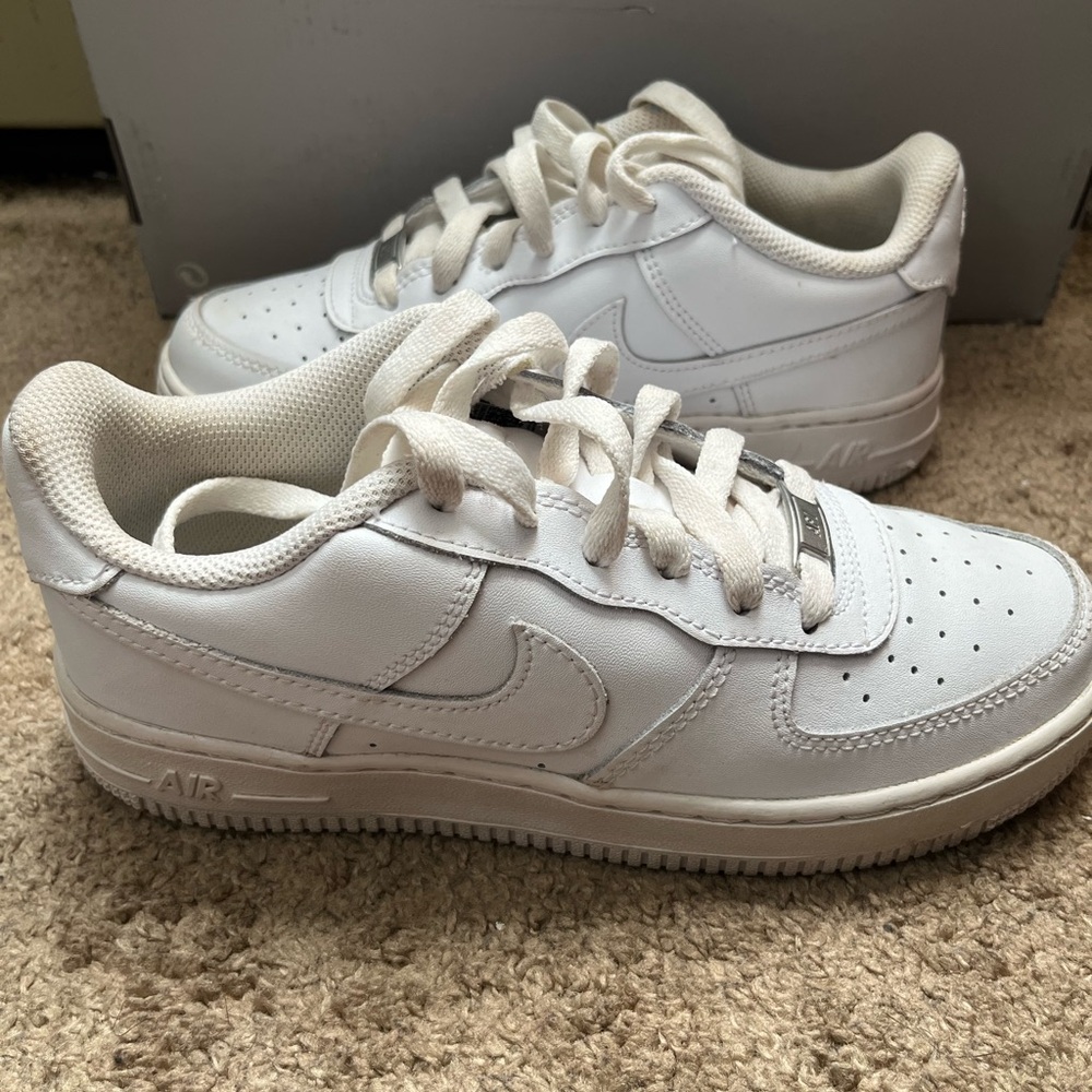 Nike White Athletic Shoes Classic Design